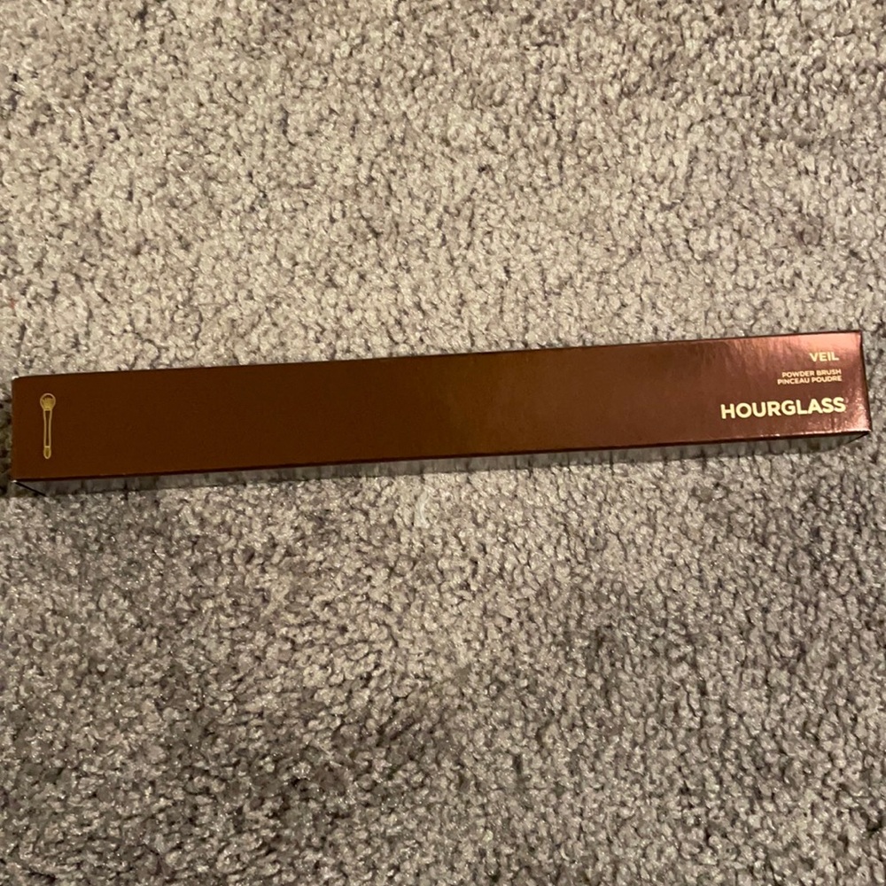 Hourglass powder brush